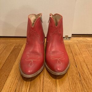 Nila & Nila red ankle bootie